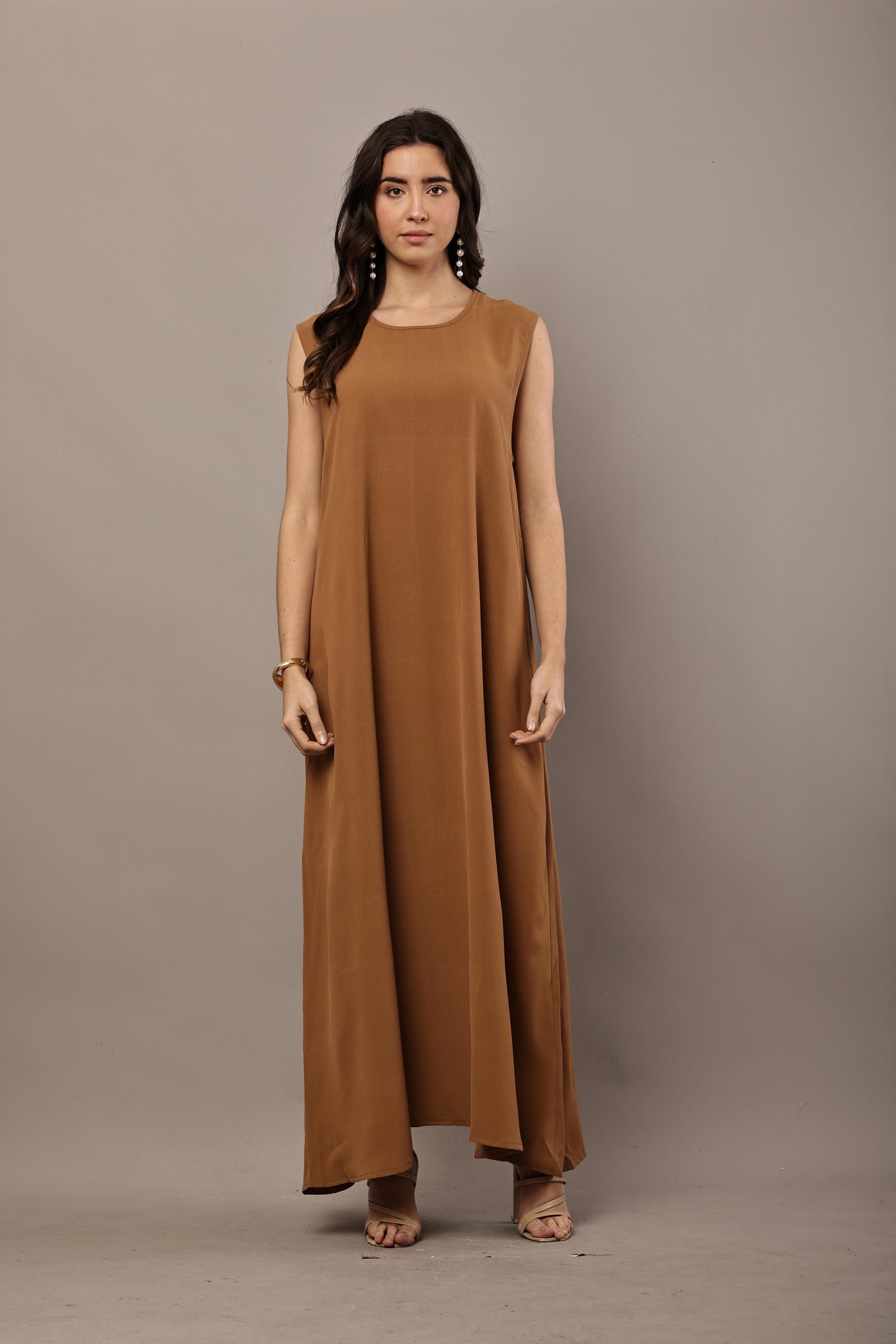 Desert Elegance Embroidered Open Abaya Set – Luxury Ramadan & Eid Outfit